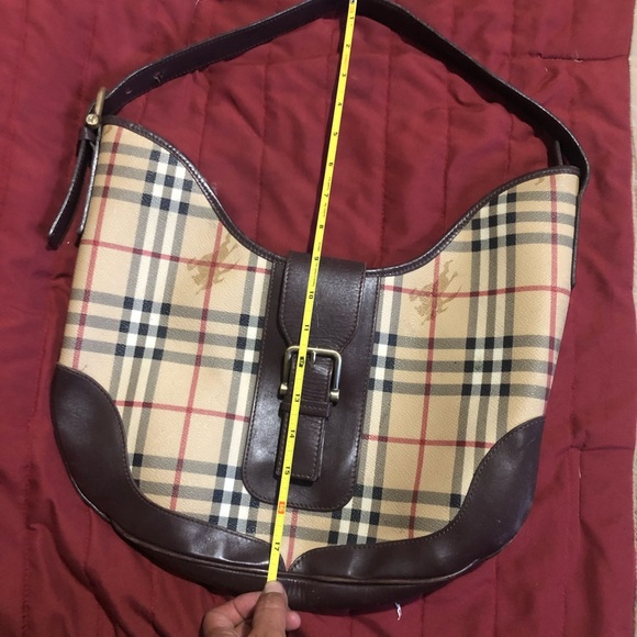 Burberry Handbags - Burberry autentico purse used